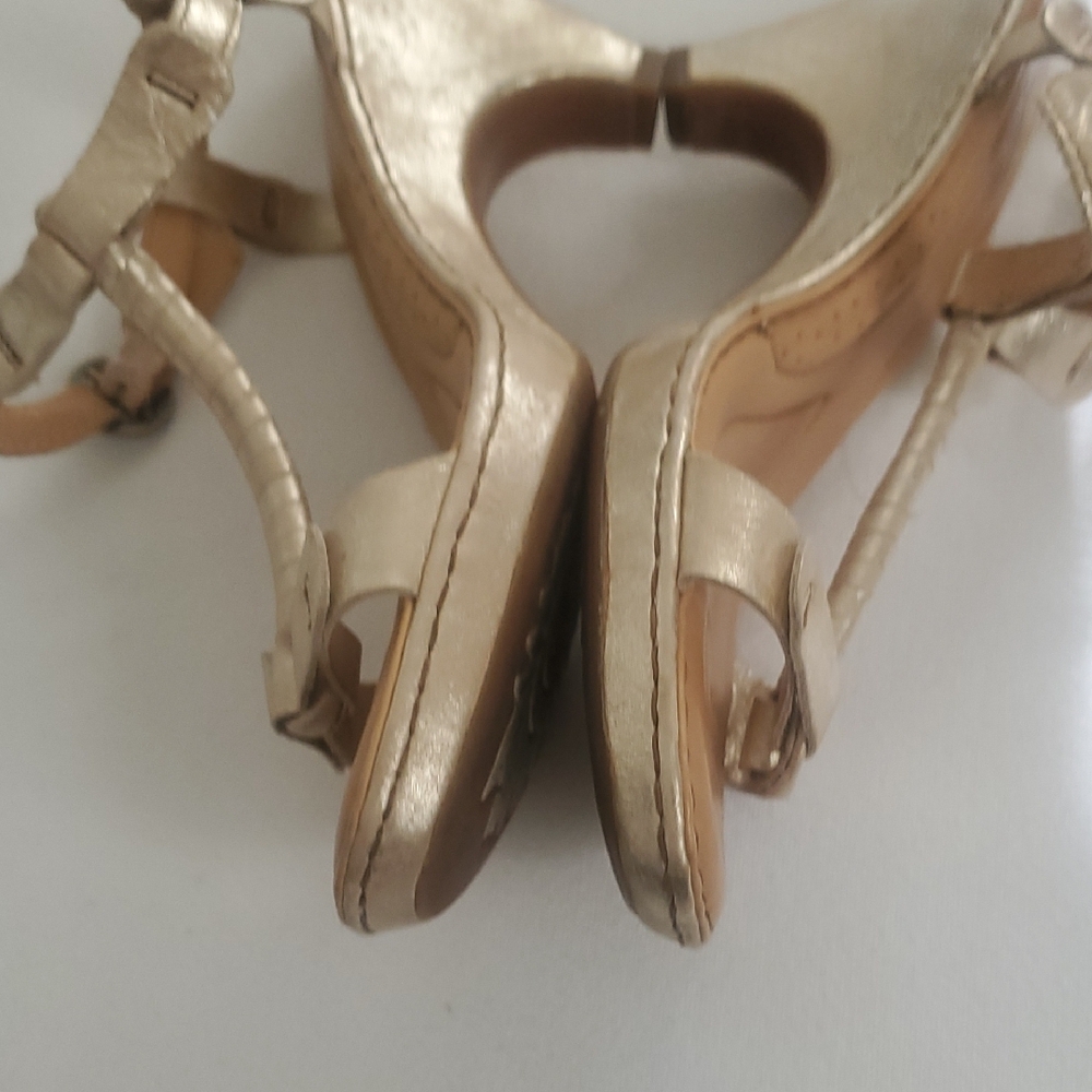 🎀Born Metallic Gold Sandals🎀 - Picture 12 of 12